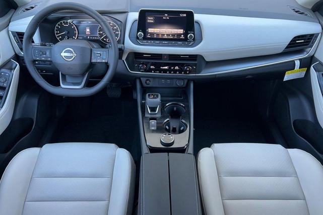 Photo of 2026 Everest White Pearl Tricoat Nissan Rogue