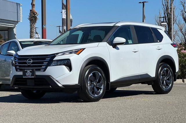 Photo of 2026 Everest White Pearl Tricoat Nissan Rogue