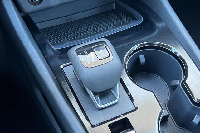 Photo of 2026 Everest White Pearl Tricoat Nissan Rogue