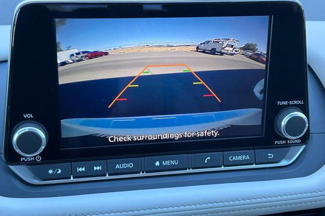 Photo of 2026 Everest White Pearl Tricoat Nissan Rogue