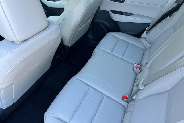 Photo of 2026 Everest White Pearl Tricoat Nissan Rogue