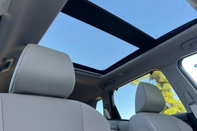 Photo of 2026 Everest White Pearl Tricoat Nissan Rogue