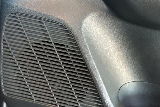 Photo of 2025 Gun Metallic Nissan Kicks