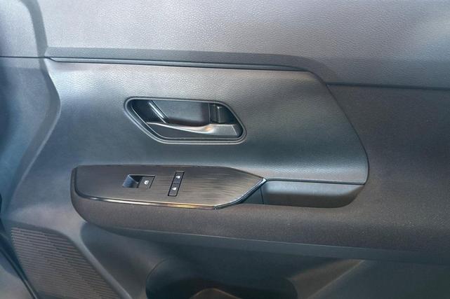 Photo of 2025 Gun Metallic Nissan Kicks