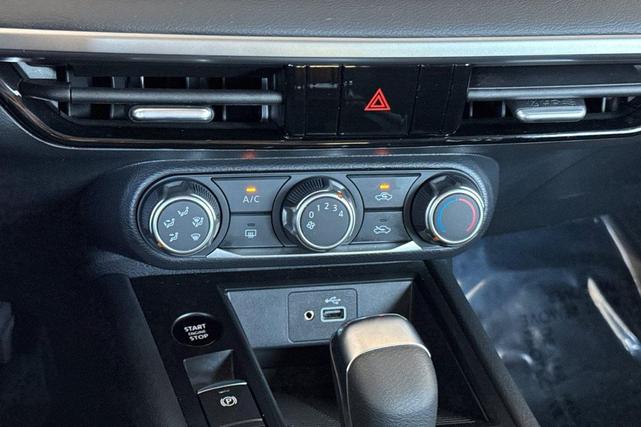Photo of 2025 Gun Metallic Nissan Kicks