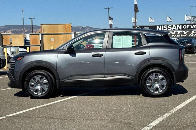 Photo of 2025 Gun Metallic Nissan Kicks
