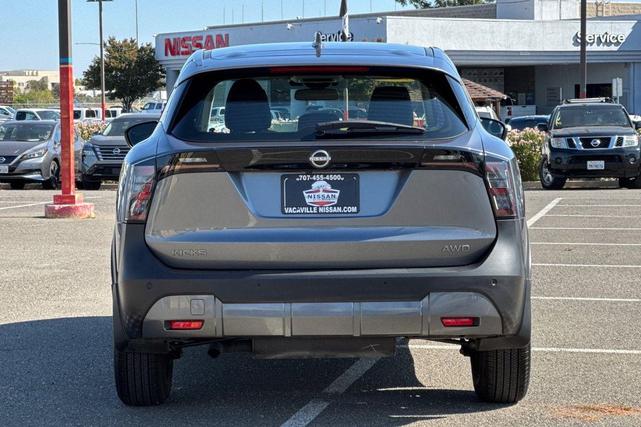 Photo of 2025 Gun Metallic Nissan Kicks