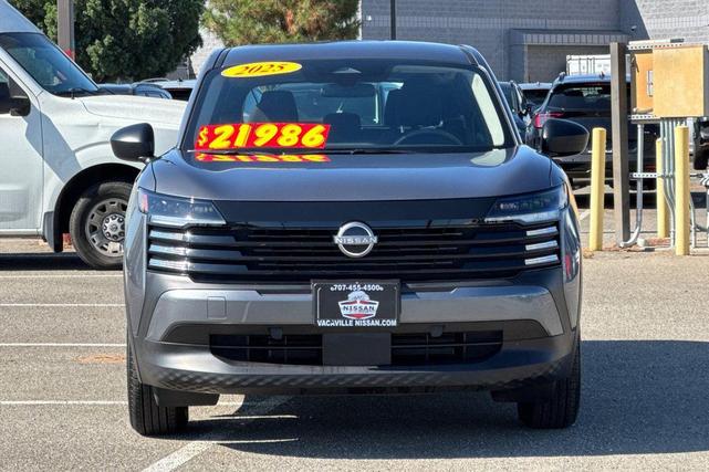 Photo of 2025 Gun Metallic Nissan Kicks