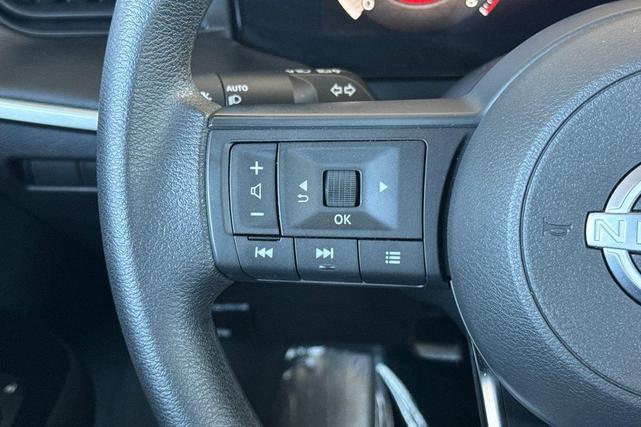 Photo of 2025 Gun Metallic Nissan Kicks