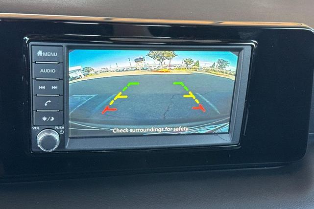 Photo of 2025 Gun Metallic Nissan Kicks
