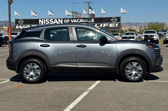 Photo of 2025 Gun Metallic Nissan Kicks