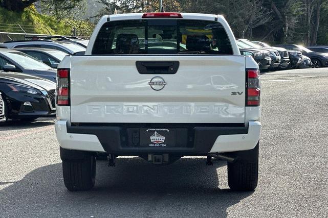 Photo of 2024 Glacier White Nissan Frontier