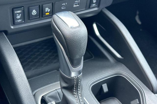 Photo of 2024 Glacier White Nissan Frontier