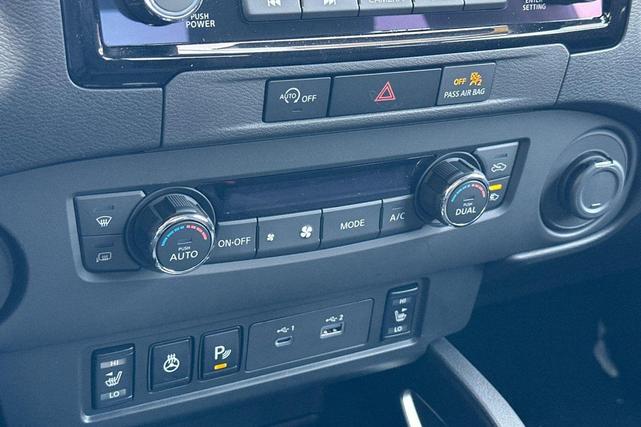 Photo of 2024 Glacier White Nissan Frontier