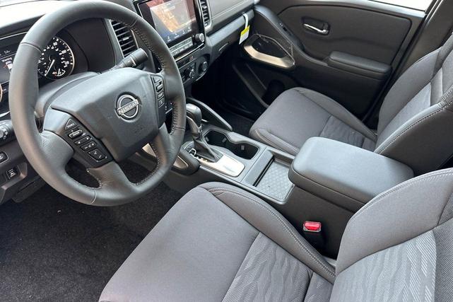 Photo of 2024 Glacier White Nissan Frontier