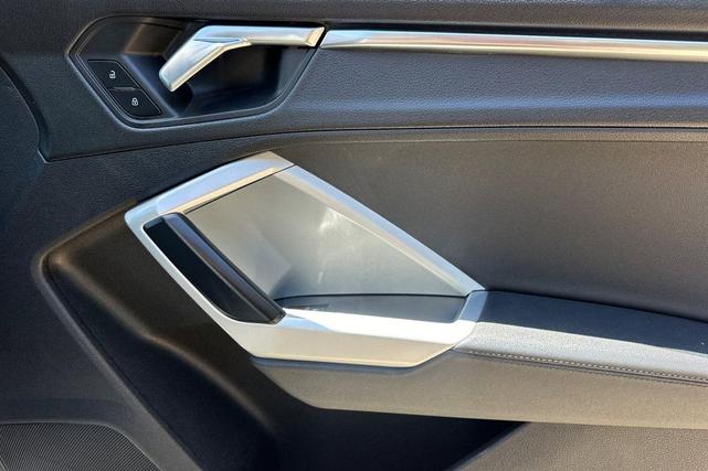 Photo of 2023 White Audi Q3