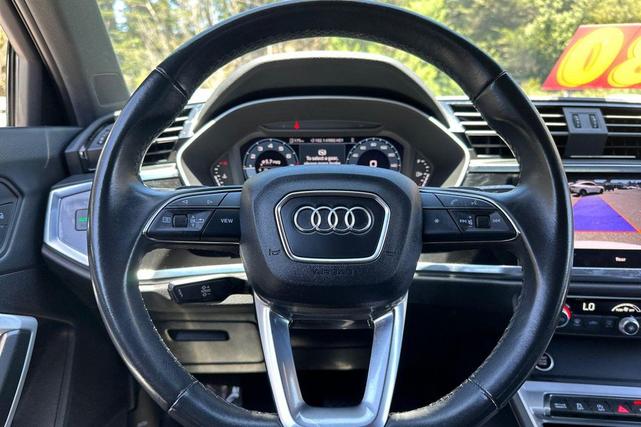 Photo of 2023 White Audi Q3
