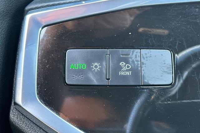 Photo of 2023 White Audi Q3