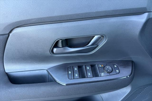 Photo of 2025 Gun Metallic Nissan Kicks
