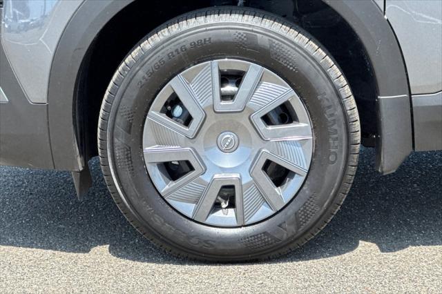 Photo of 2025 Gun Metallic Nissan Kicks