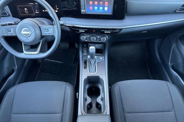 Photo of 2025 Gun Metallic Nissan Kicks