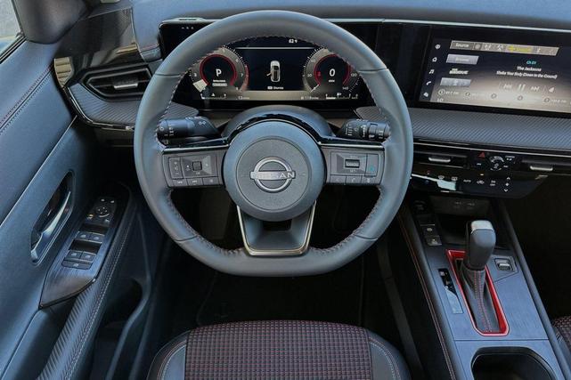 Photo of 2025 Super Black Nissan Kicks