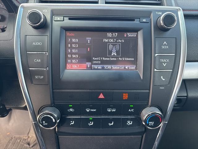 Photo of 2016 Pearl Toyota Camry