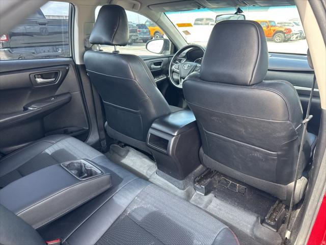 Photo of 2016 Pearl Toyota Camry