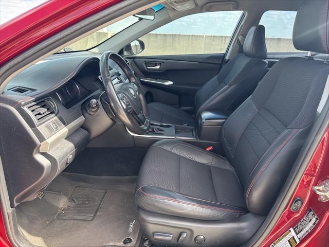 Photo of 2016 Pearl Toyota Camry