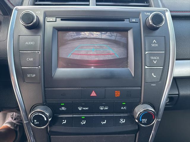 Photo of 2016 Pearl Toyota Camry
