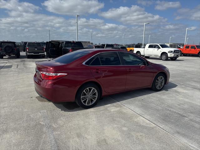 Photo of 2016 Pearl Toyota Camry