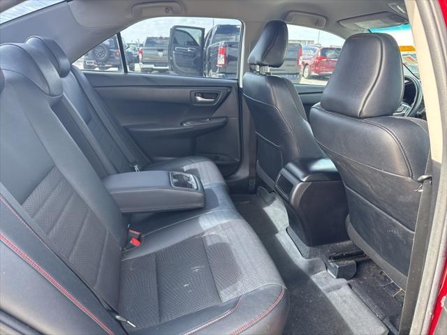 Photo of 2016 Pearl Toyota Camry