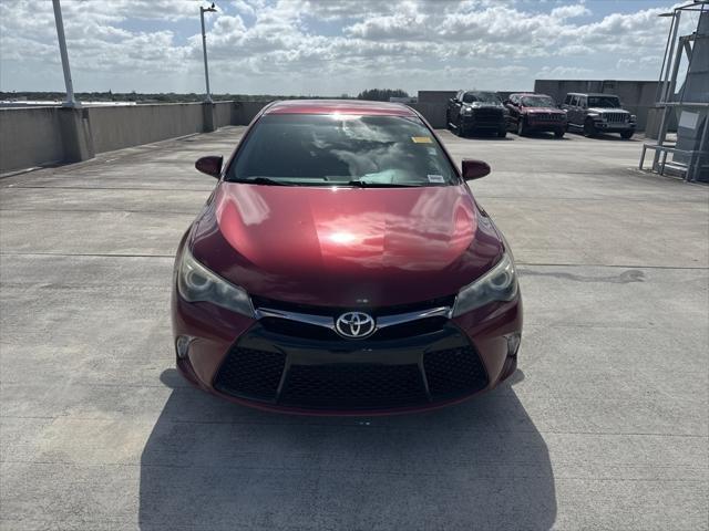Photo of 2016 Pearl Toyota Camry