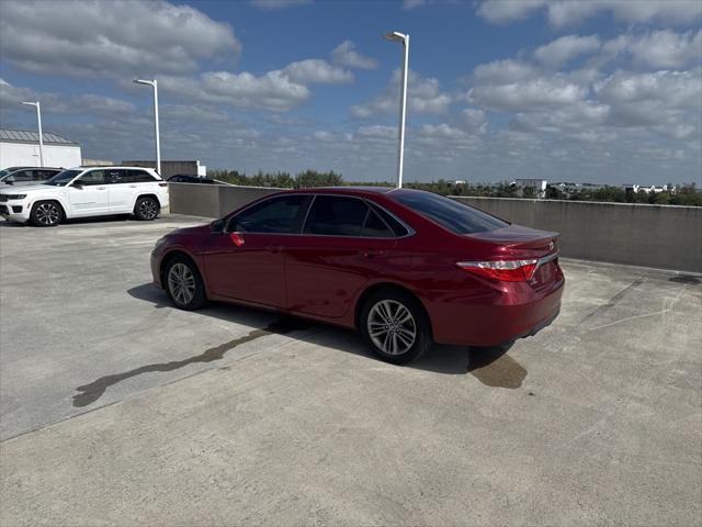 Photo of 2016 Pearl Toyota Camry