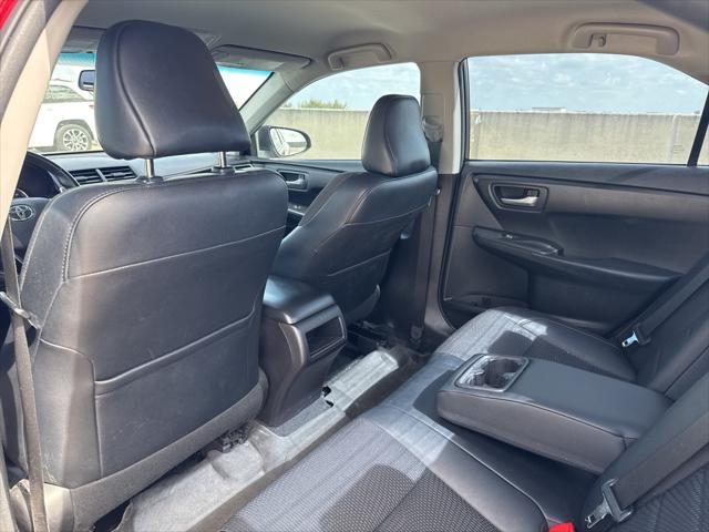 Photo of 2016 Pearl Toyota Camry