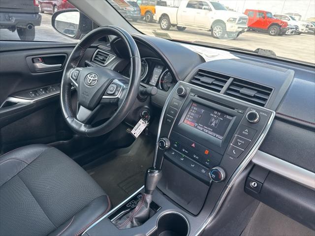 Photo of 2016 Pearl Toyota Camry