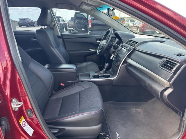 Photo of 2016 Pearl Toyota Camry