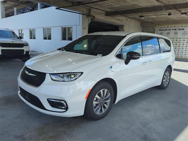 Photo of 2025 Bright White Clearcoat Chrysler Pacifica Hybrid