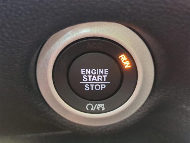 Photo of 2025 Bright White Clearcoat Chrysler Pacifica Hybrid