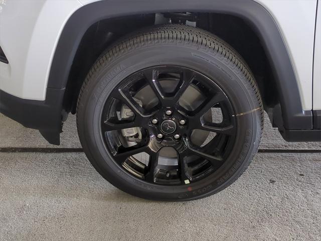 Photo of 2025 Bright White Clearcoat Jeep Compass