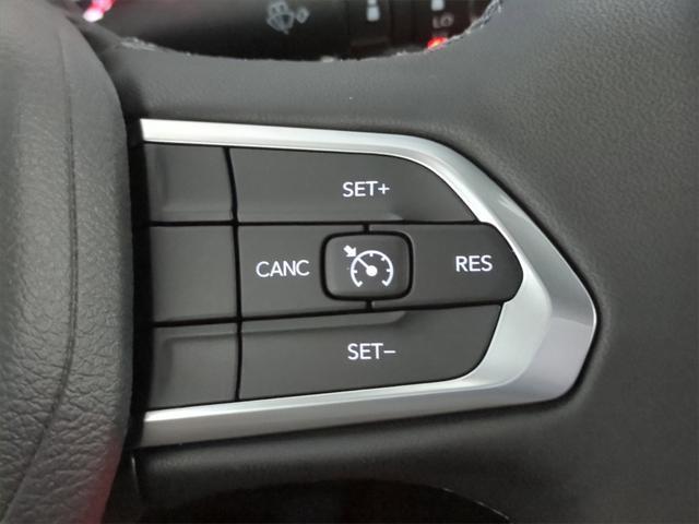 Photo of 2025 Bright White Clearcoat Jeep Compass
