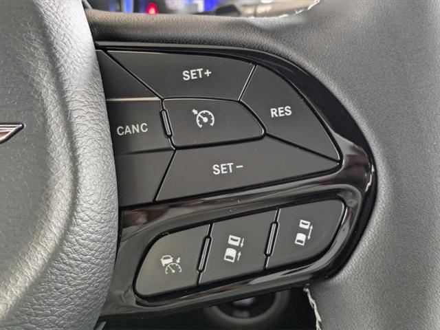 Photo of 2025 Diamond Black Crystal Pearlcoat Chrysler Pacifica