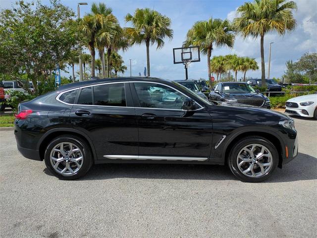 Photo of 2025 Black Sapphire Metallic BMW X4