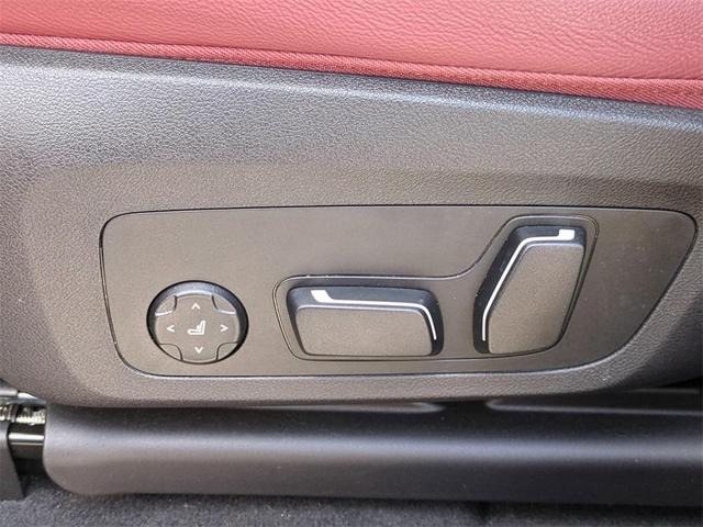 Photo of 2025 Black Sapphire Metallic BMW X4