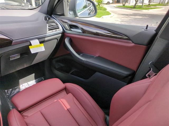 Photo of 2025 Black Sapphire Metallic BMW X4