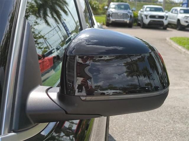 Photo of 2025 Black Sapphire Metallic BMW X4