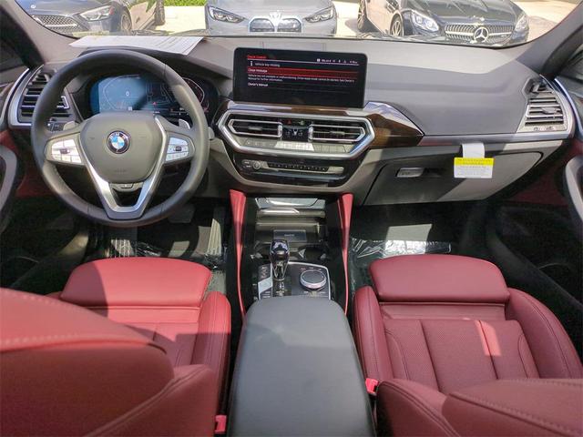 Photo of 2025 Black Sapphire Metallic BMW X4
