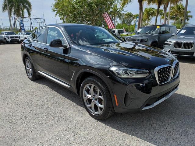 Photo of 2025 Black Sapphire Metallic BMW X4