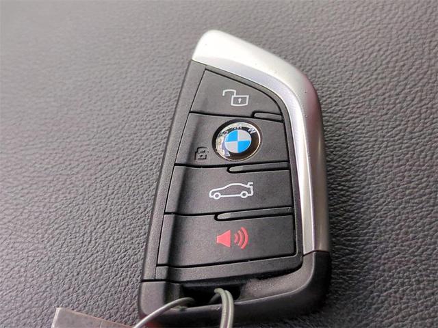 Photo of 2025 Black Sapphire Metallic BMW X4