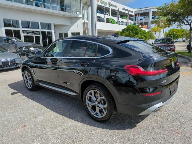 Photo of 2025 Black Sapphire Metallic BMW X4